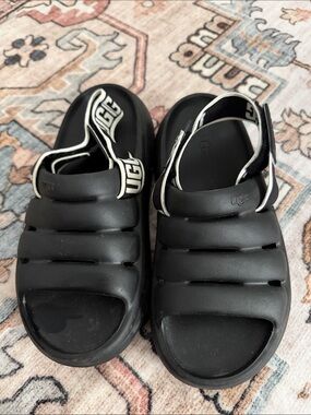 UGG Kids/women Black Puffer Slide Sandals with Logo Back Strap size 6(kids)